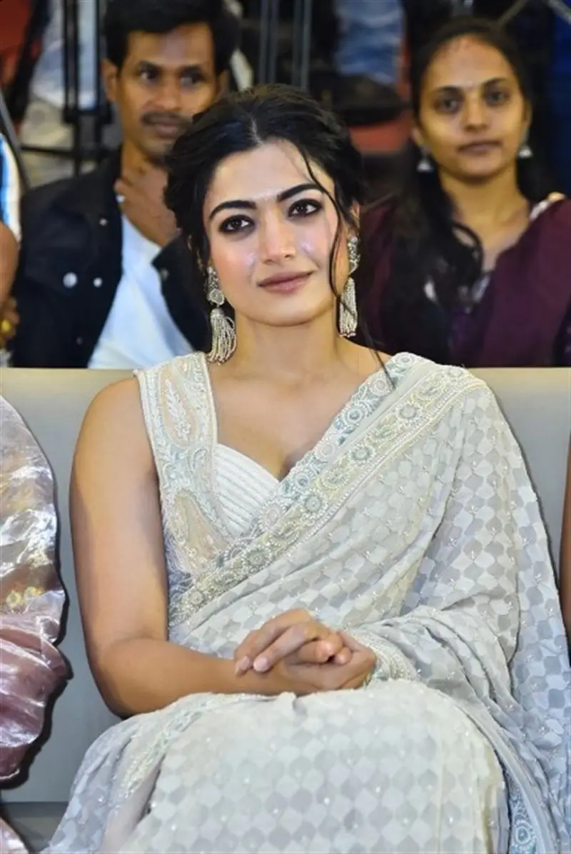 TELUGU ACTRESS RASHMIKA MANDANNA STILLS IN WHITE SAREE 2